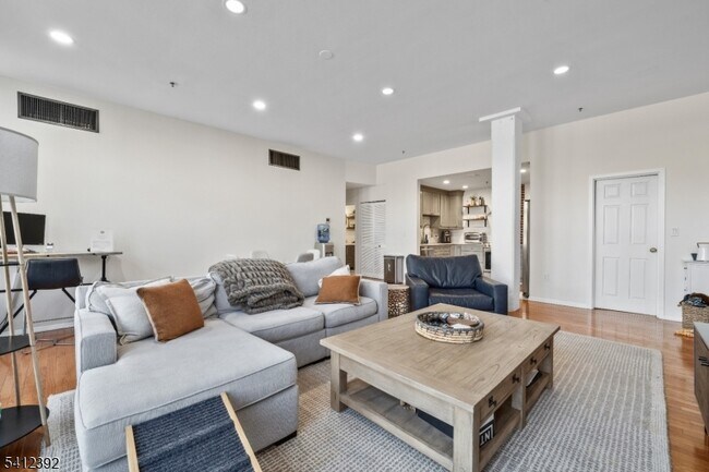 Building Photo - 262 Main St