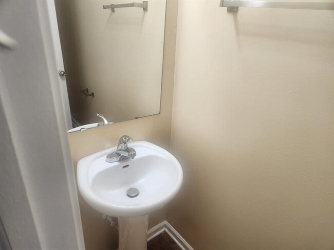 Building Photo - 1204 Topp Creek Dr