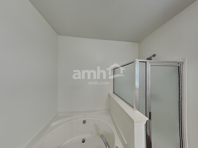 Building Photo - 13424 Planters Row Dr