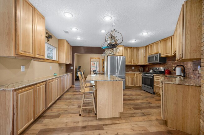 Building Photo - 15632 S Ray Dr