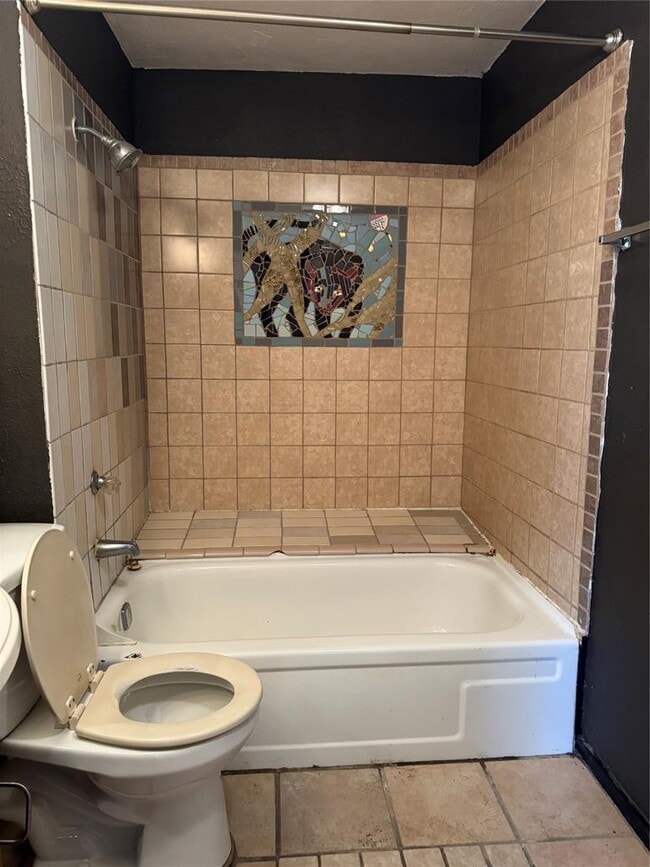 Building Photo - 704 Franklin Blvd