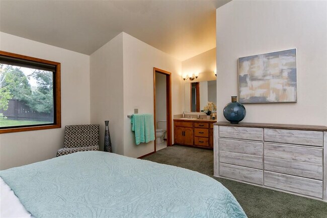 Building Photo - 3177 E Stone Point Dr