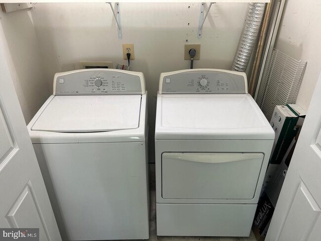 Building Photo - 44120 Mistletoe Terrace