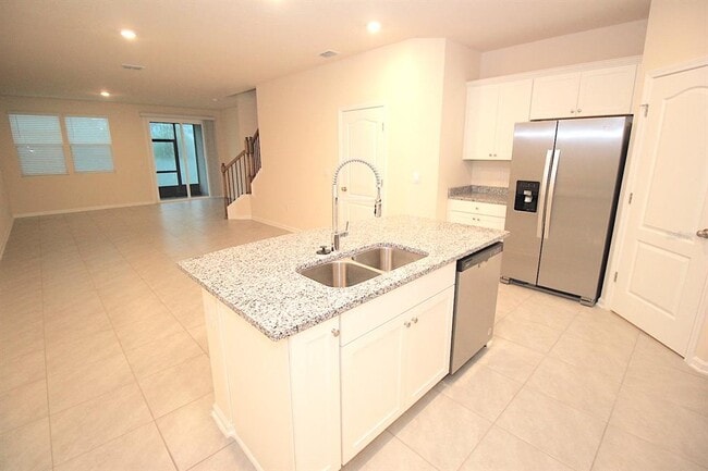 Building Photo - 121 Redbud Rd