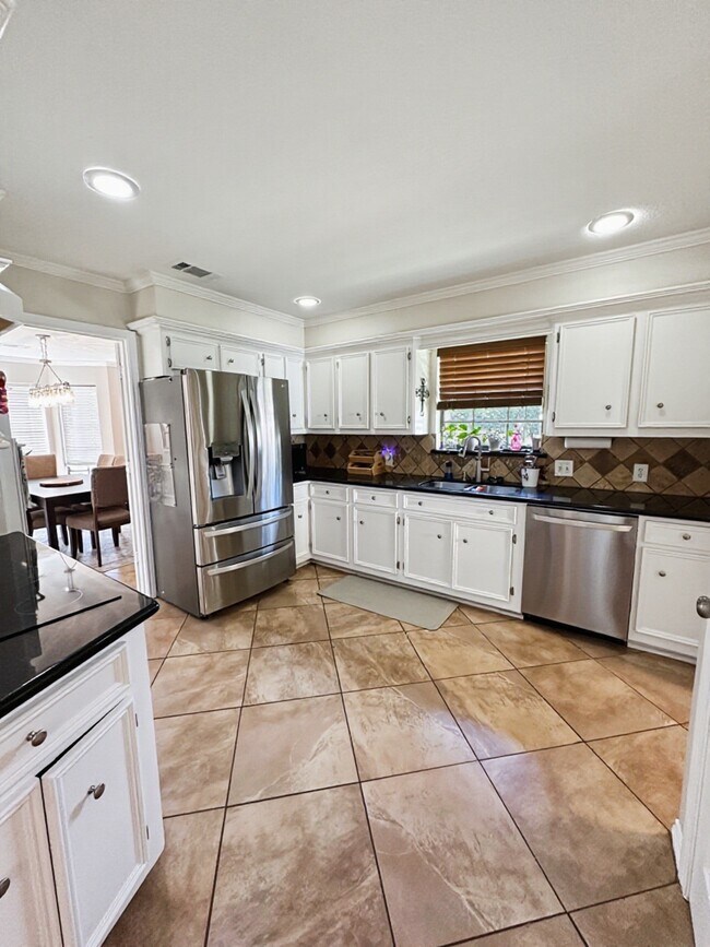 Building Photo - 3934 Cypress Lake Dr