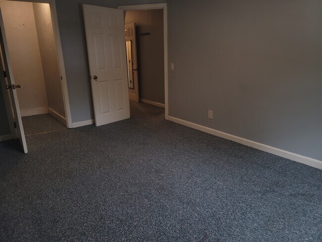 Building Photo - 651 Fall River Ave