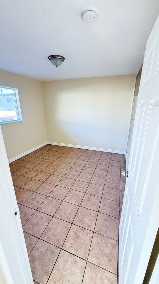Building Photo - ASK ABOUT OUR MOVE IN SPECIAL - 1 MONTH FREE -2 bedroom 1 bath AVAILABlE NOW
