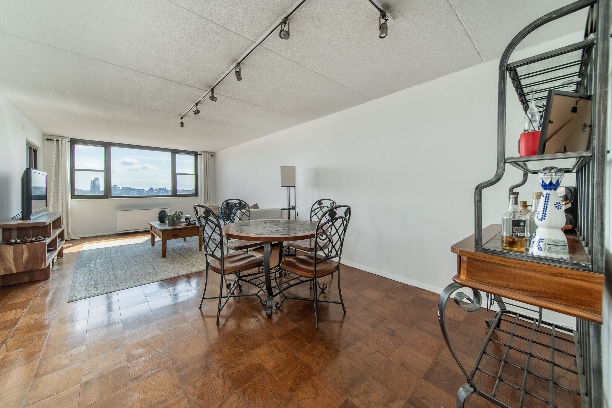 Building Photo - 250 Gorge Rd