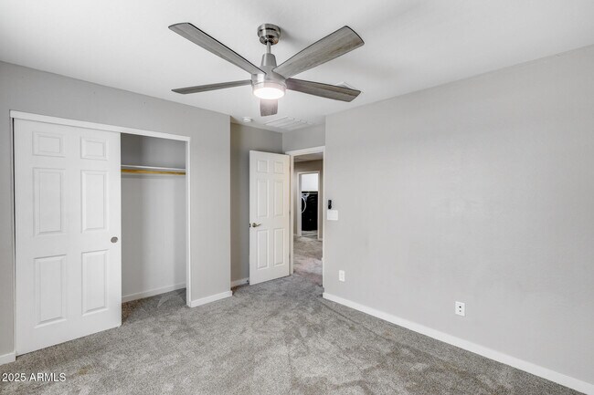 Building Photo - 17635 W Red Fox Rd