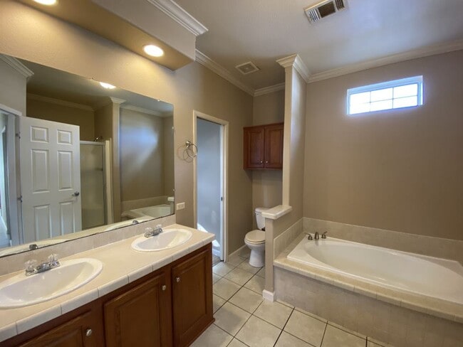 Building Photo - 47 Freedom Dr