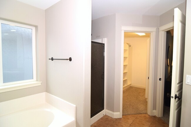 Building Photo - 21524 SW Parkin Ln