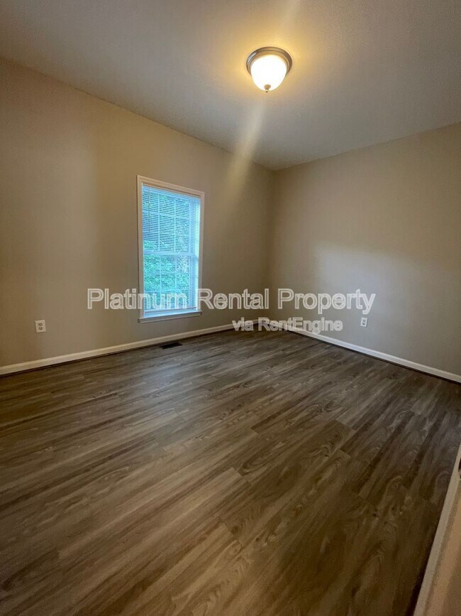 Building Photo - 48 Weyman Ave SW