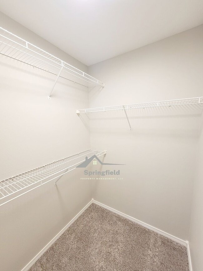 Building Photo - Location-Location; South West Springfield ...