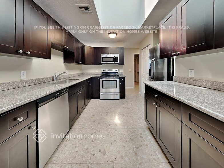 Building Photo - 7460 E Plumosa Ln