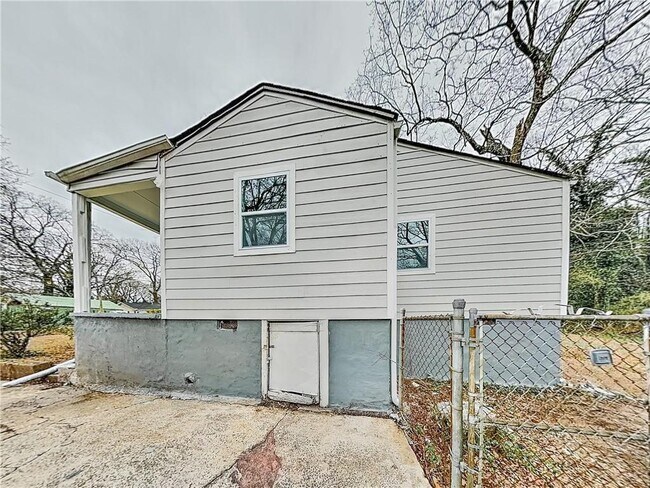 Building Photo - 1958 Maywood Pl NW