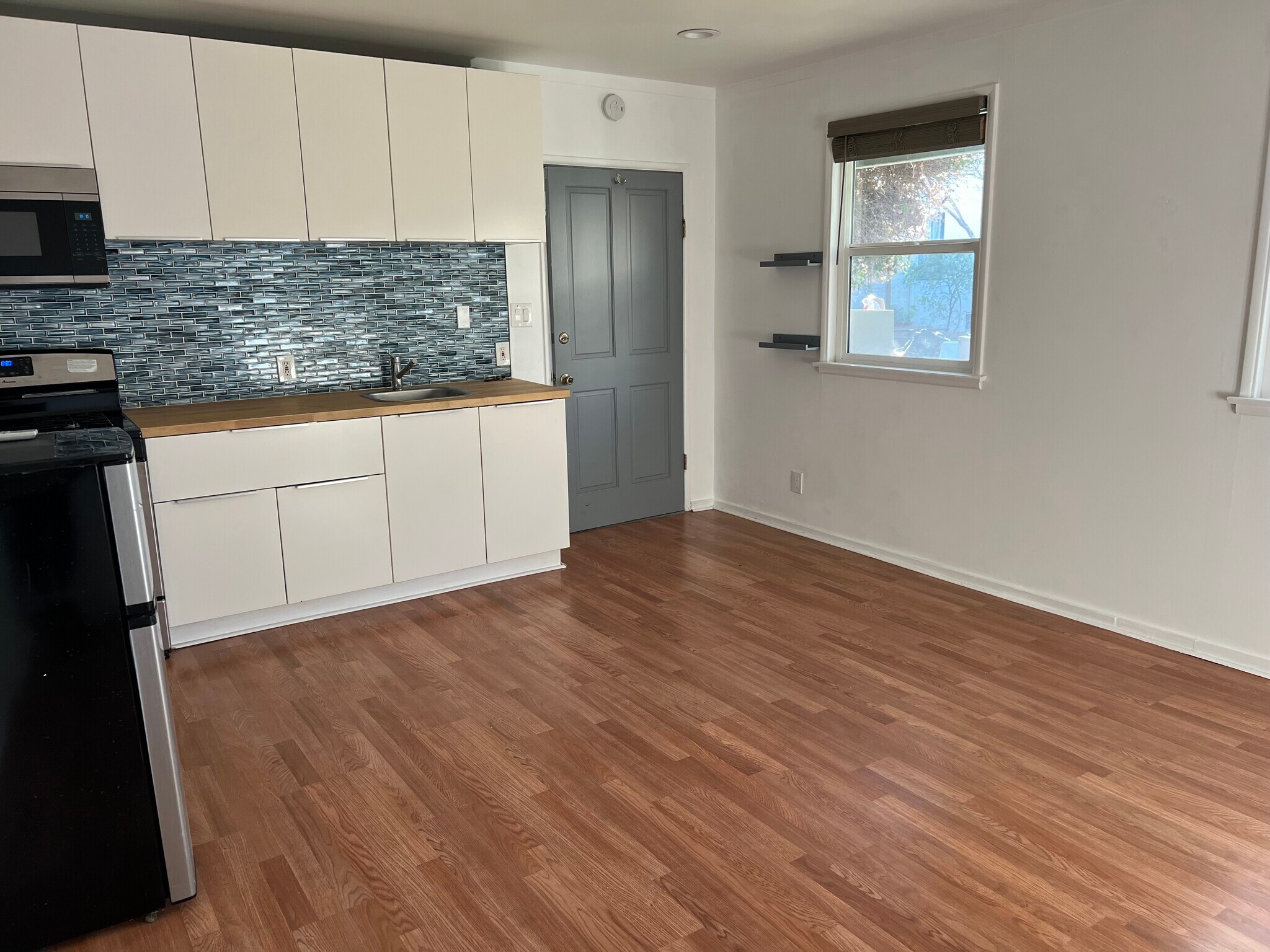 Building Photo - 14039 Gilmore St