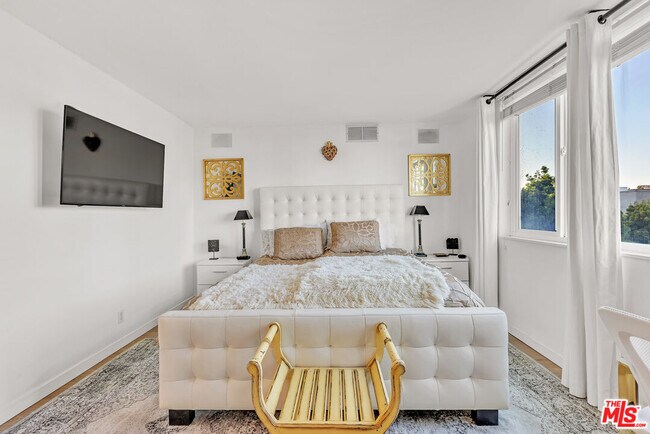 Building Photo - 9950 Durant Dr