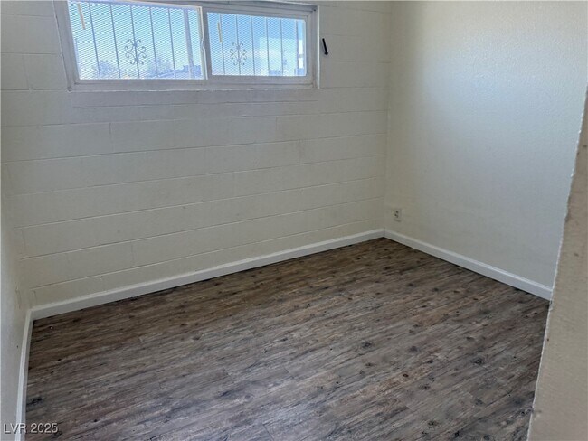Building Photo - 2519 N McCarran St