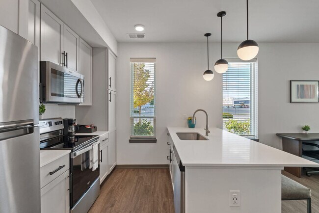 Building Photo - 6160 N Rural St