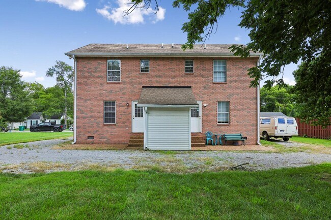 Building Photo - 132 N Tarver Ave