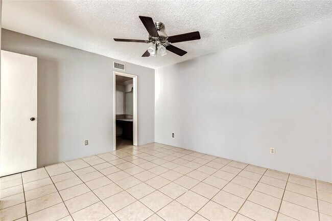 Building Photo - 2750 Holly Hall St