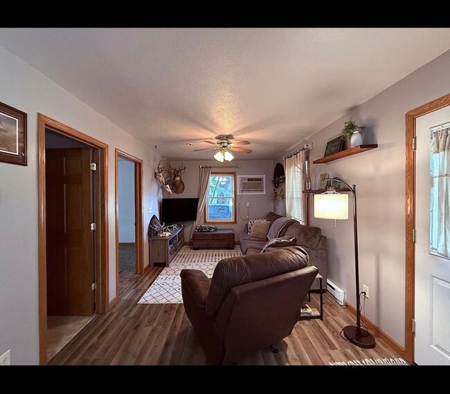 Building Photo - 605 Peltier St
