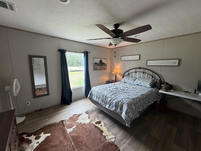 Building Photo - Mobile Home for Rent