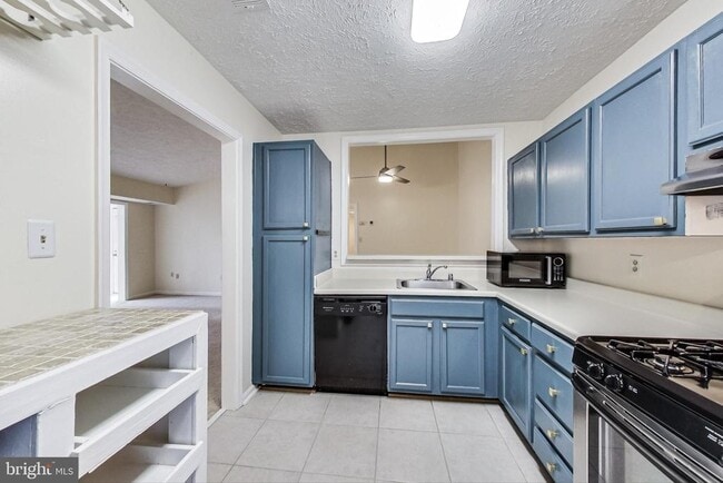 Building Photo - 896 Windbrooke Dr