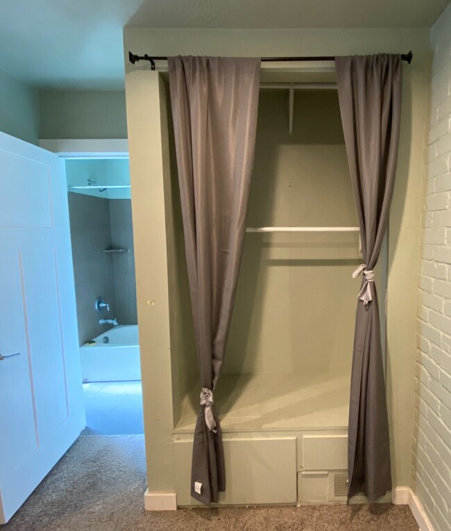 Building Photo - 550 N 970 W