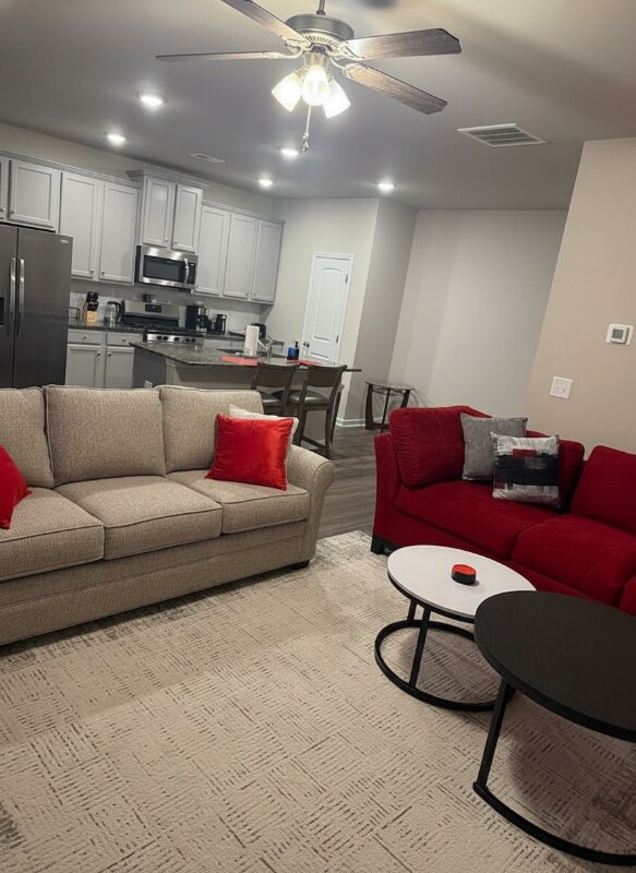 Building Photo - 281 Turtle Creek Dr