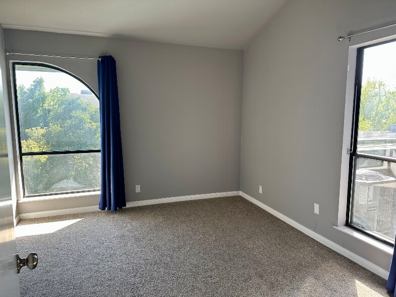 Building Photo - 1676 San Miguel Dr