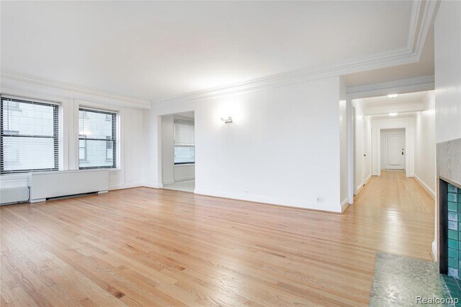 Building Photo - 15 E Kirby St