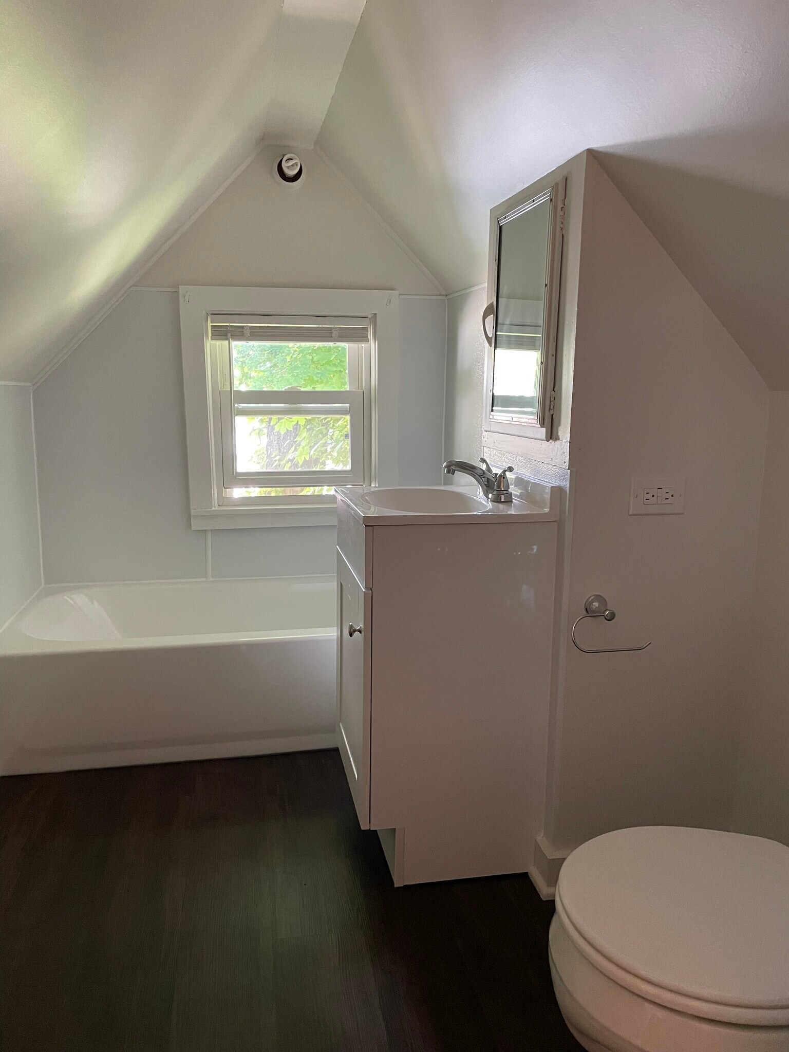 Building Photo - 283 Wood St