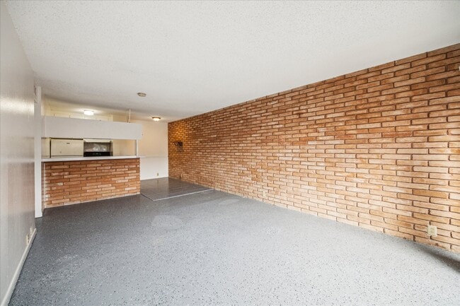 Building Photo - 3258 W Main St