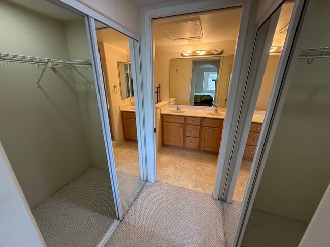 Building Photo - 2 Bedroom, 2 Bath with Full Loft in Alii C...