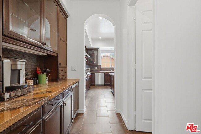 Building Photo - 9651 Sagebrush Ave