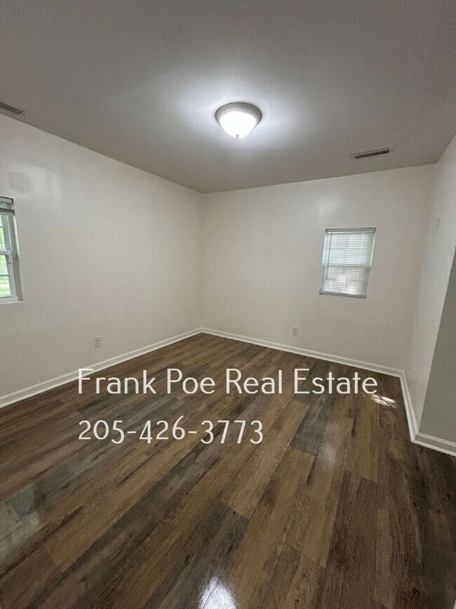 Building Photo - Cozy single family home in Bessemer