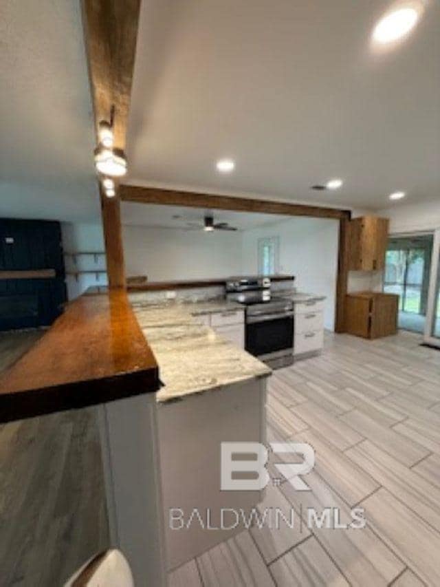 Building Photo - 420 Camelia Cir