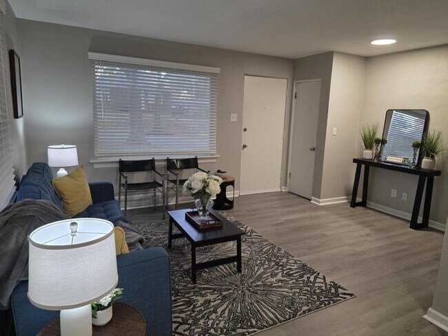 Building Photo - 7831 Trenton Ave