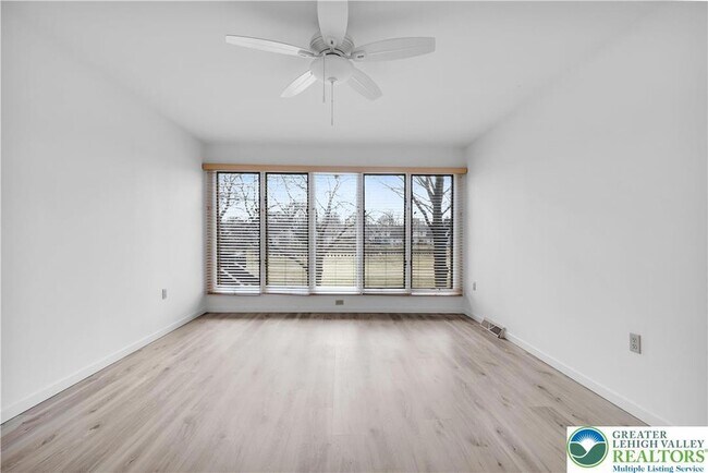 Building Photo - 5721 Crawford Dr