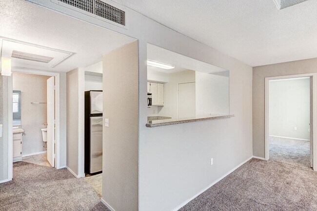 Building Photo - 555 E Silverado Ranch Blvd