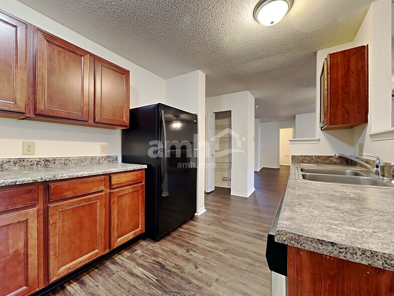 Building Photo - 10286 Butler Dr