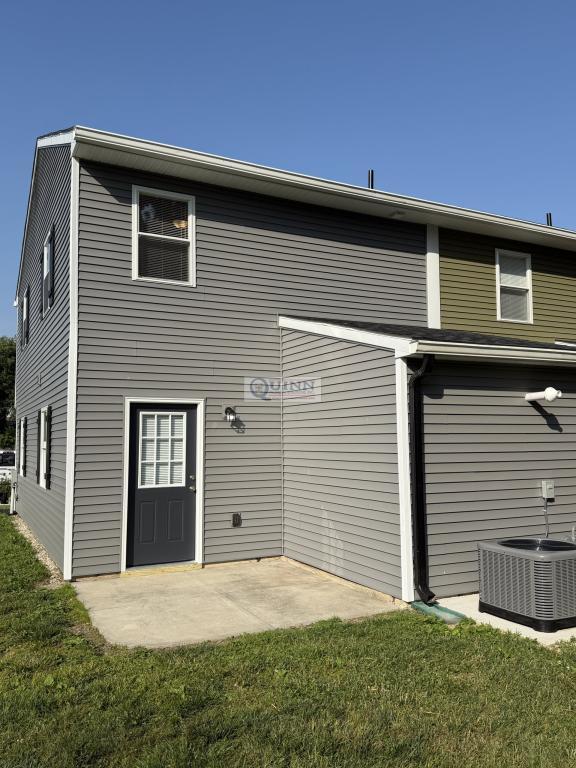 Building Photo - 319 Willow Dr