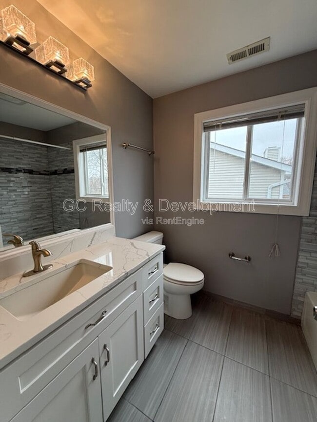 Building Photo - 1540 Beverly Cir W