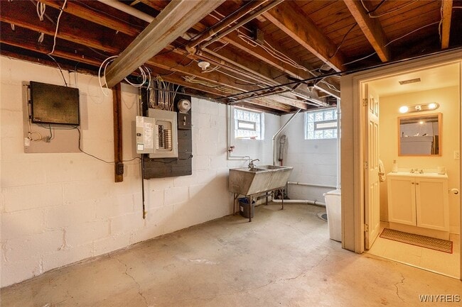 Building Photo - 845 Cleveland Dr