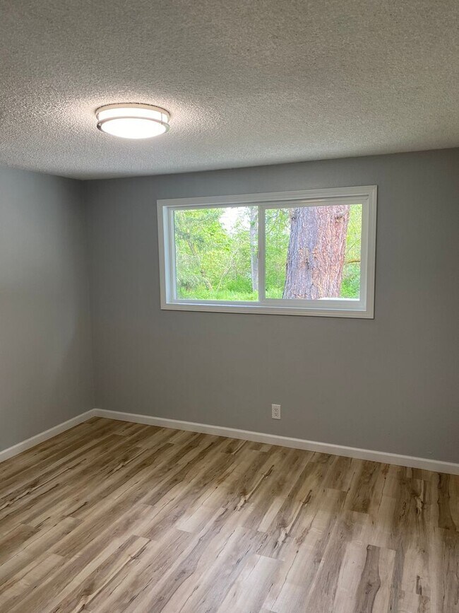 Building Photo - HSM01 ~ 1555/1565 Copping Street