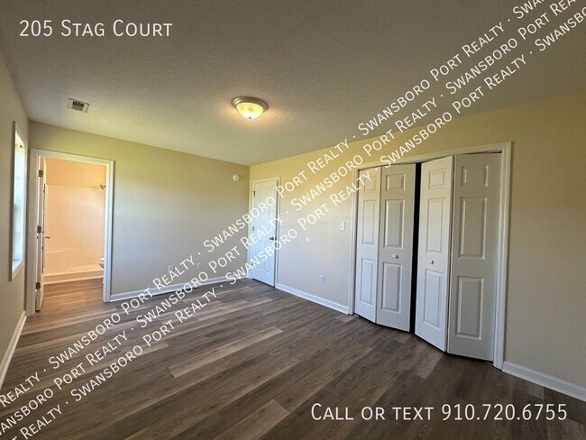 Building Photo - 205 Stag Ct