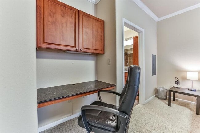 Building Photo - Beautiful 1st Floor Corner Condo – Modern ...