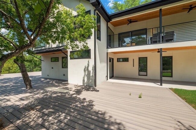 Building Photo - 620 Bermuda St