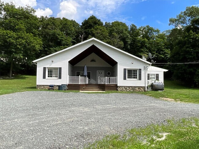 Primary Photo - 287 Seven Springs Mountain Rd
